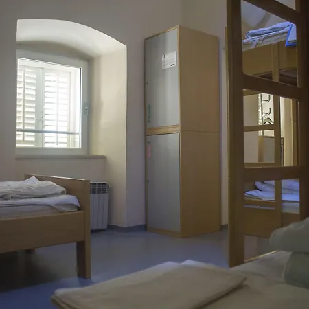Hi Hostel Rijeka-3